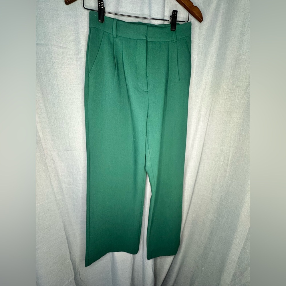 Abercrombie & Fitch Vibrant Green Women's Trousers (Short)